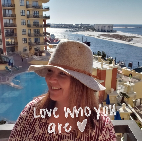 Meet your Posher, Ruby - Picture 1 of 1